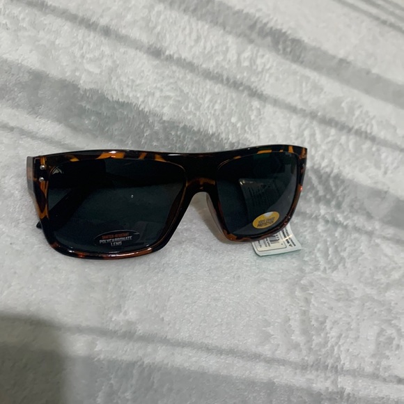 NWT sunglasses - Picture 2 of 6